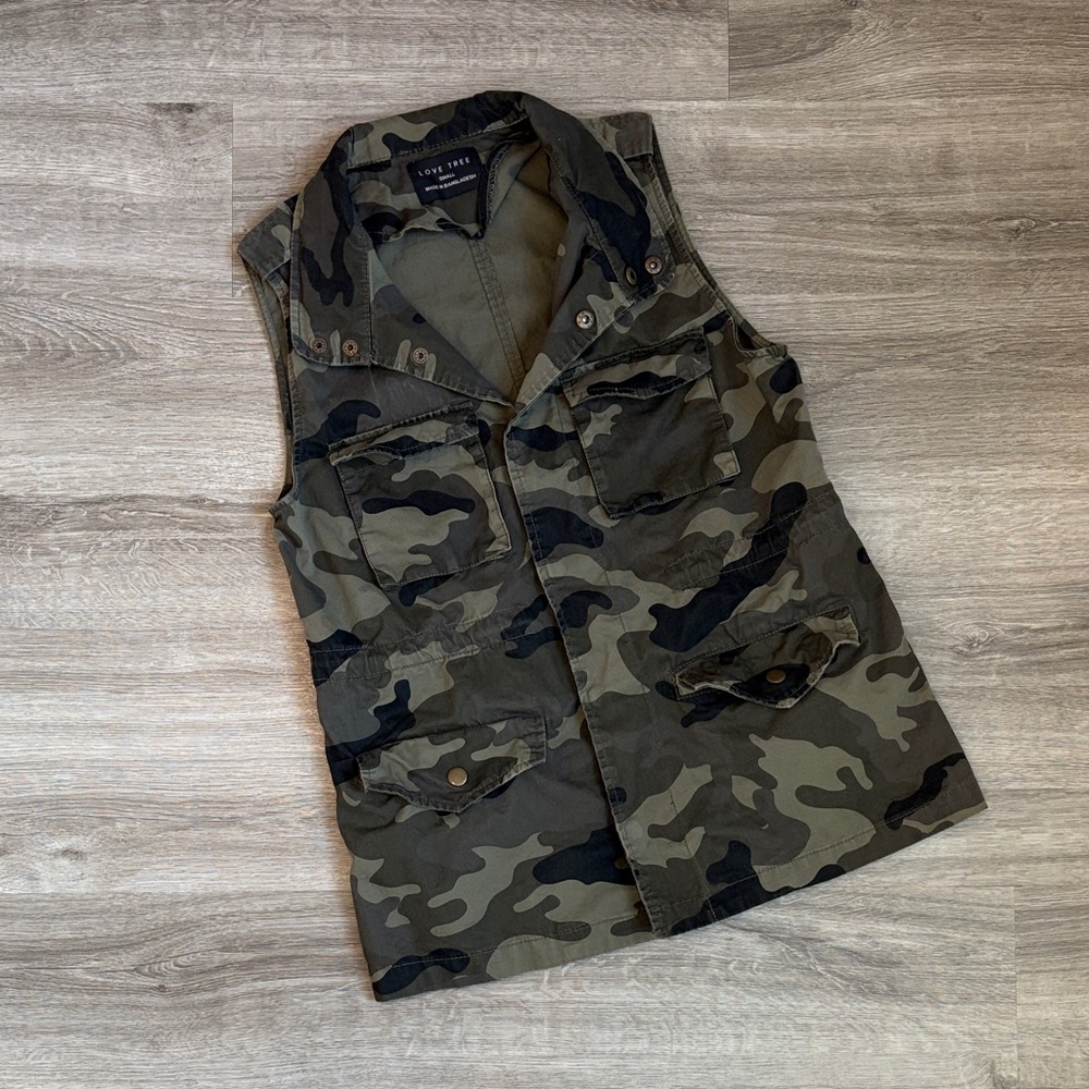 Love Tree camo / camouflage print denim vest